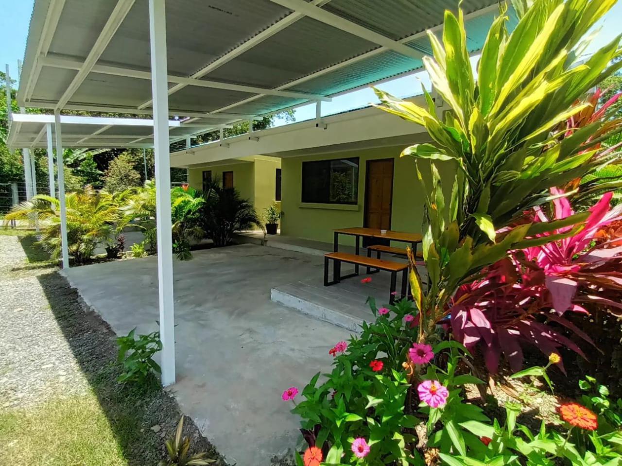 Serenity Houses Cahuita Extérieur photo