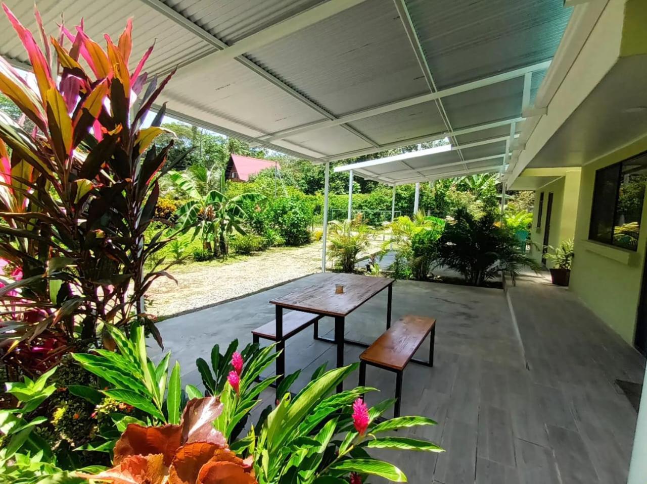 Serenity Houses Cahuita Extérieur photo
